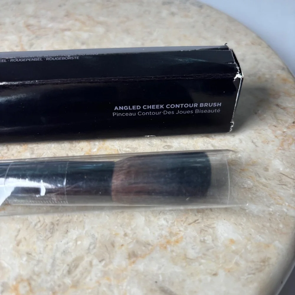 laura mercier box shows